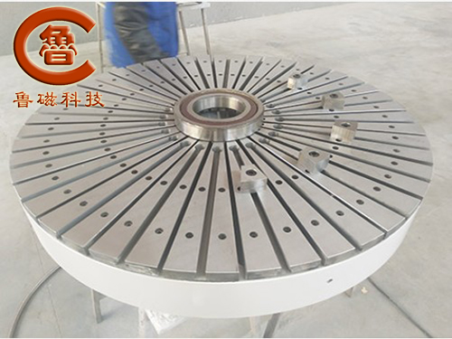 魯磁立車(chē)電永磁吸盤(pán)不斷增強(qiáng)自主創(chuàng)新能力