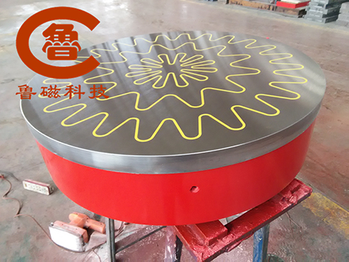 按動電磁吸盤充磁控制按鈕即可完成工件定位